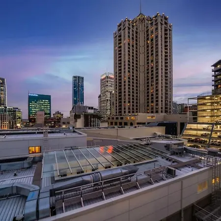 Apartamento Chic And Spacious Cbd Loft - 2 Beds City Views